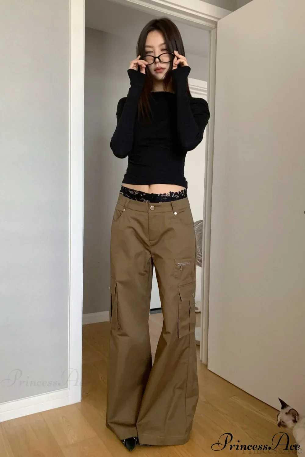 Straight-Leg Multi-Pocket High-Waisted Cargo Pants - Image 6
