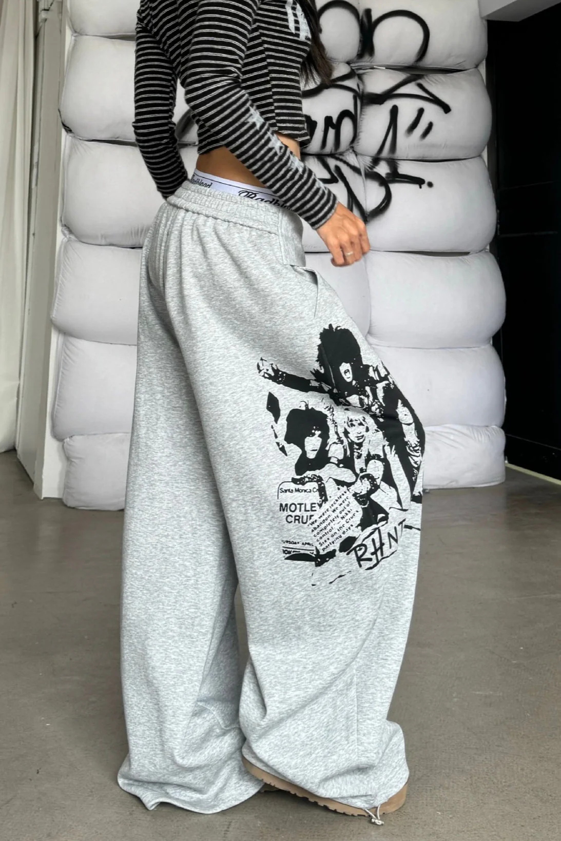Street Style Graphic Letter Ribbon Curved Sweat Pants - Image 2