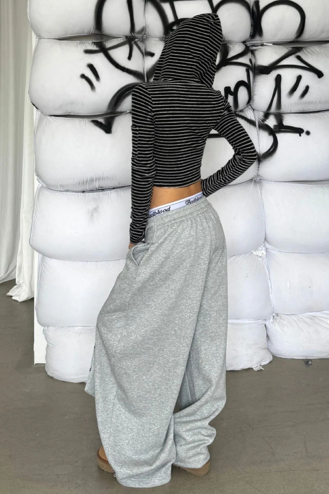 Street Style Graphic Letter Ribbon Curved Sweat Pants - Image 4