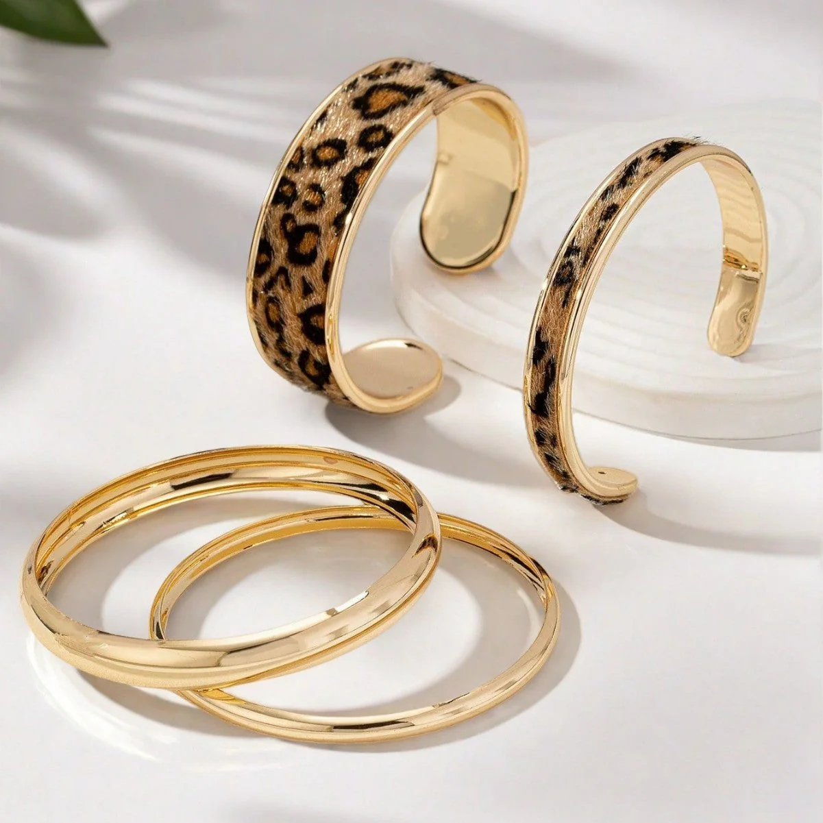 Sweet Cool Leopard Print Smooth Bracelet - Image 3