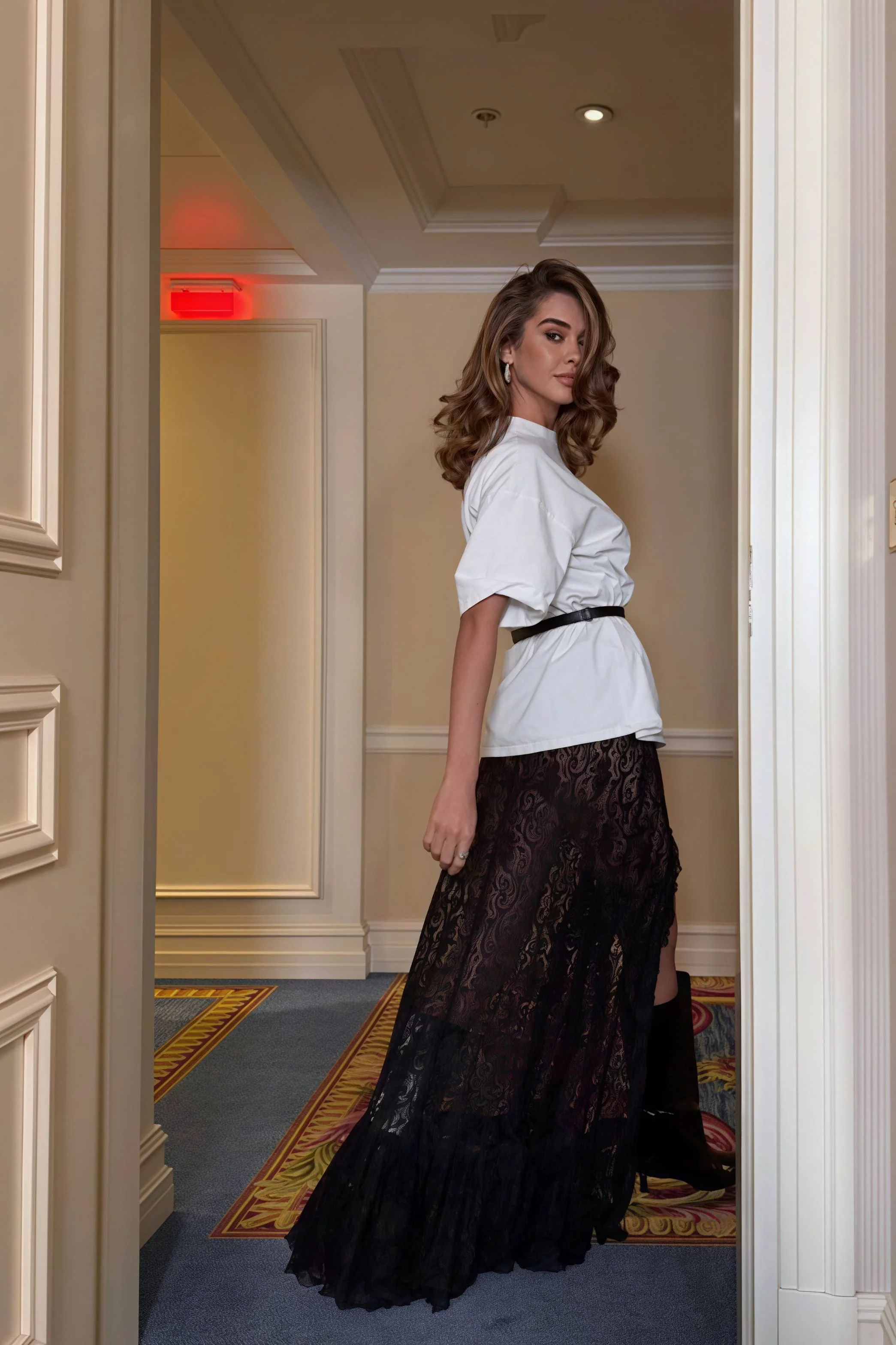 Versatile Lace Split Slim Skirt - Image 6