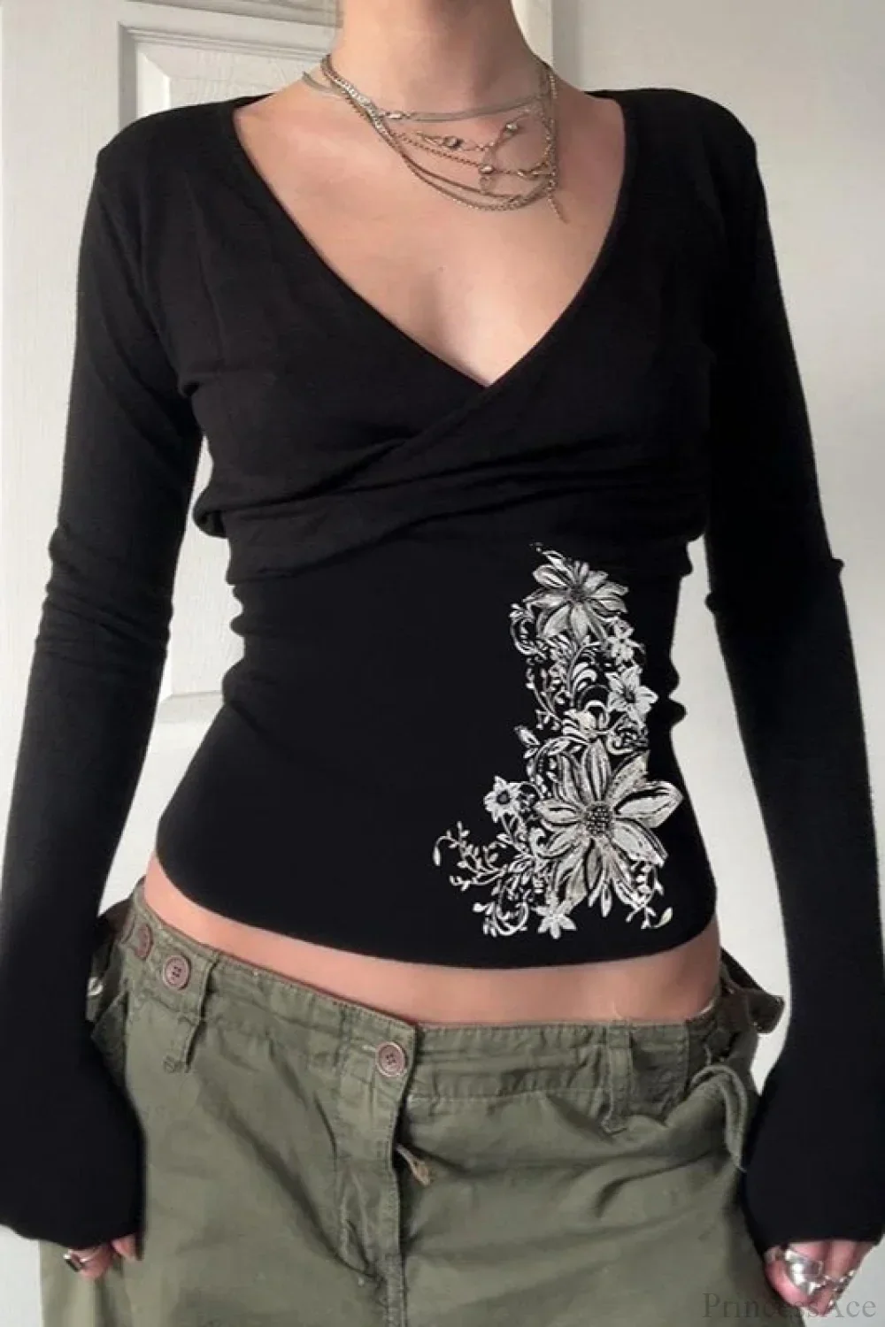 Vintage Floral Print V-Neck Black Slim Long Sleeve Tee - Image 4