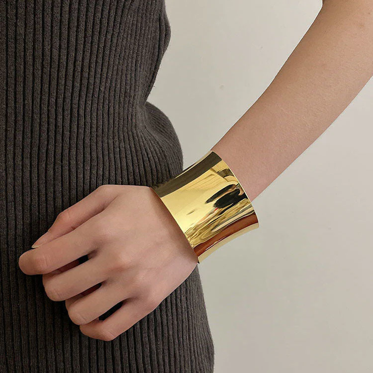 Vintage Minimalist Wide Crisscross Open Bracelet - Image 2