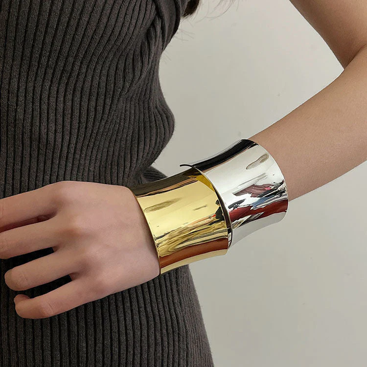 Vintage Minimalist Wide Crisscross Open Bracelet - Image 3