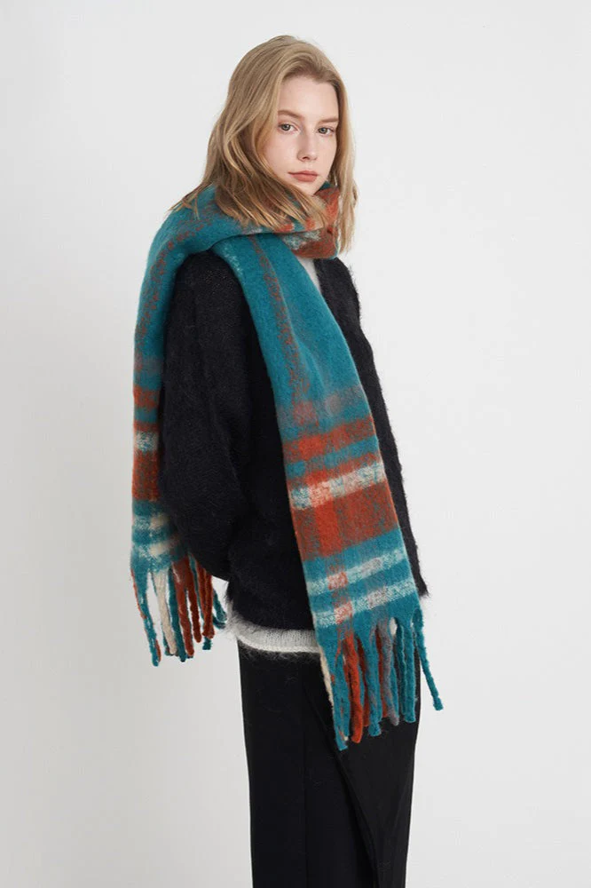 Vintage Plaid Cozy Knit Scarf - Image 3
