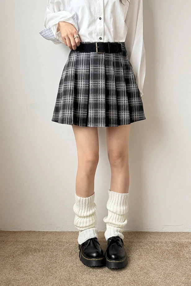 Vintage Plaid Pleated Skirt - Image 10