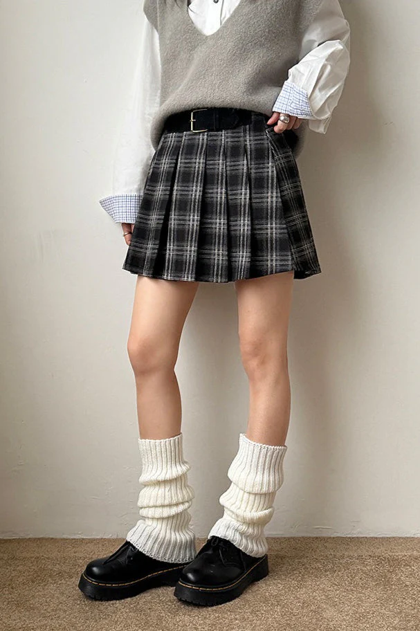 Vintage Plaid Pleated Skirt - Image 11