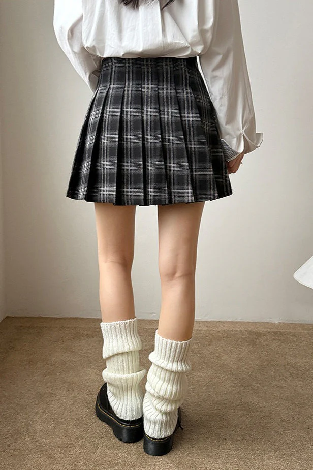 Vintage Plaid Pleated Skirt - Image 9