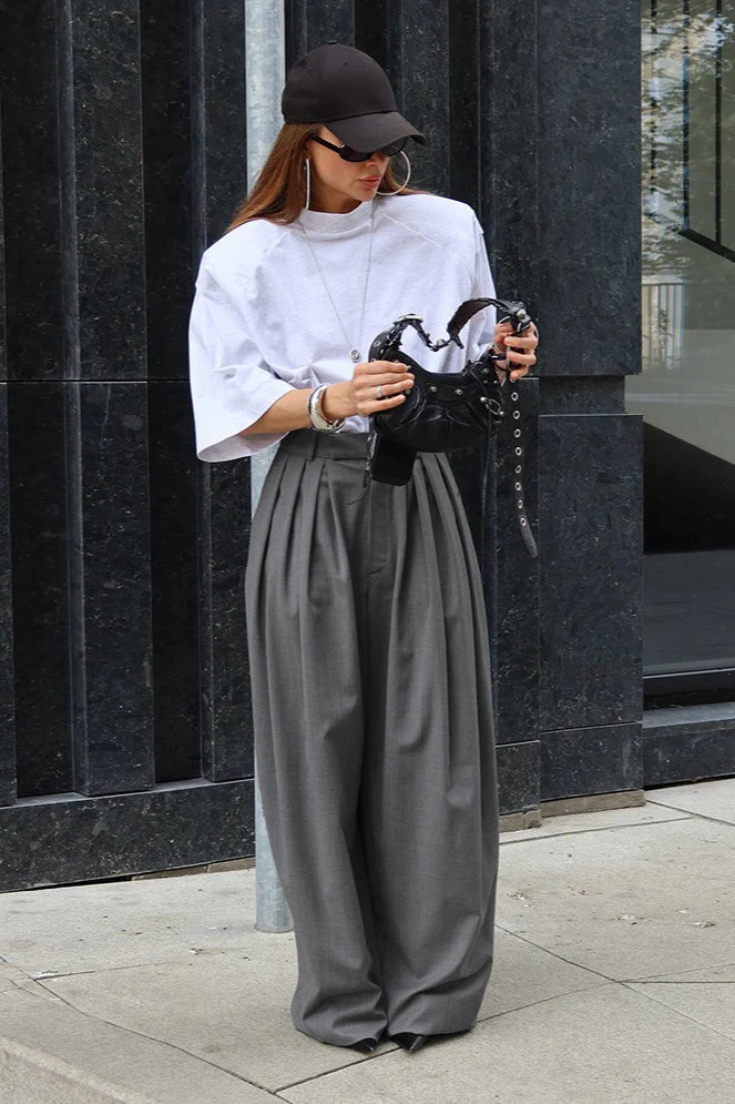 Vintage Pleated Wide-Leg Pants - Image 4