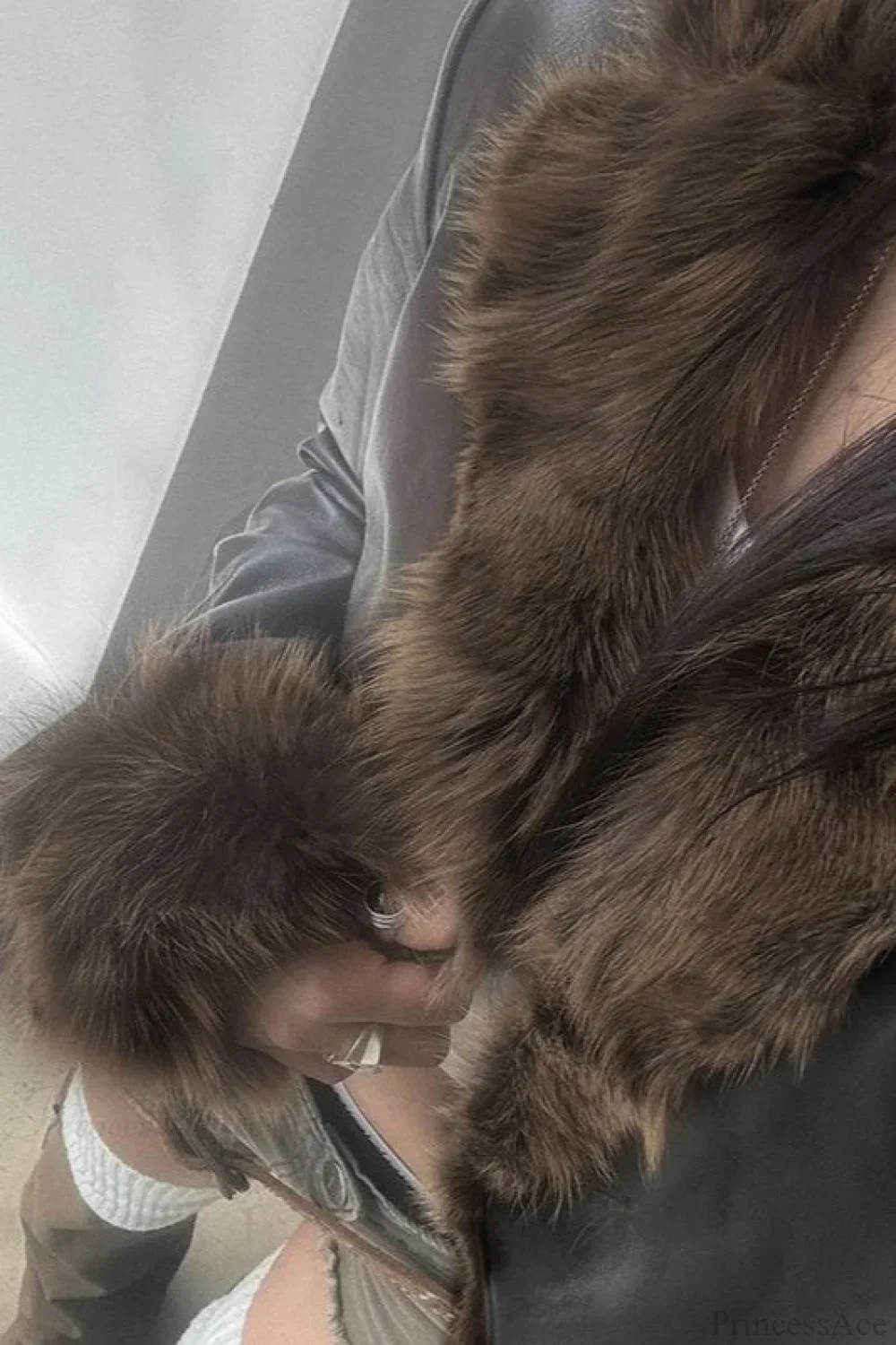 Vintage Y2K Furry Collar Leather Waist - Cinching Jacket - Image 4