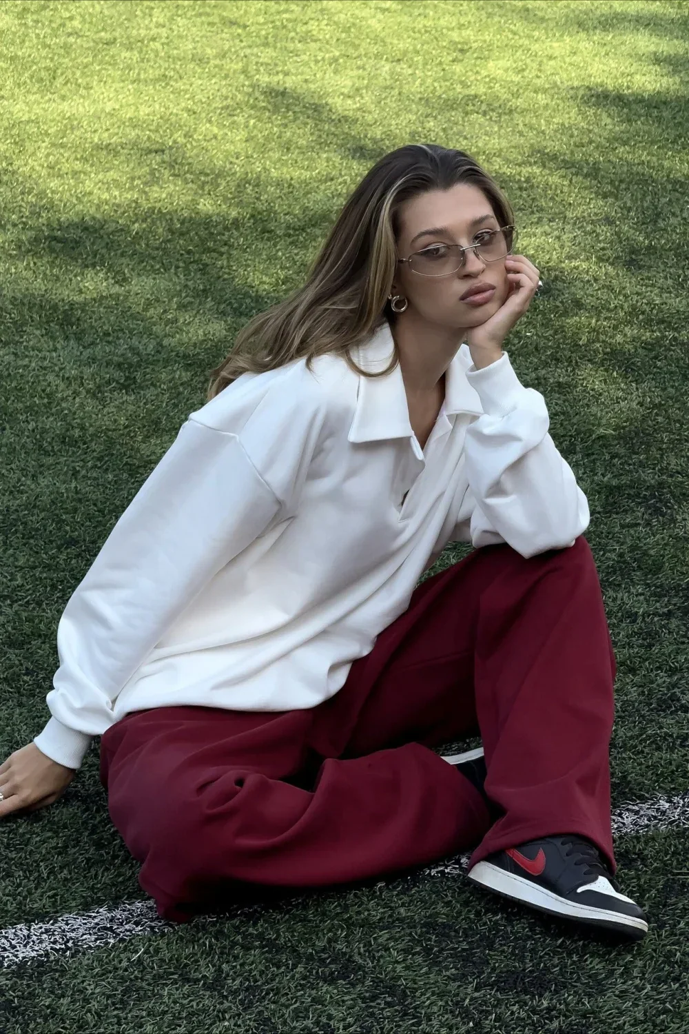 White Loose Top Elastic Red Pants Two Piece Set - Image 5