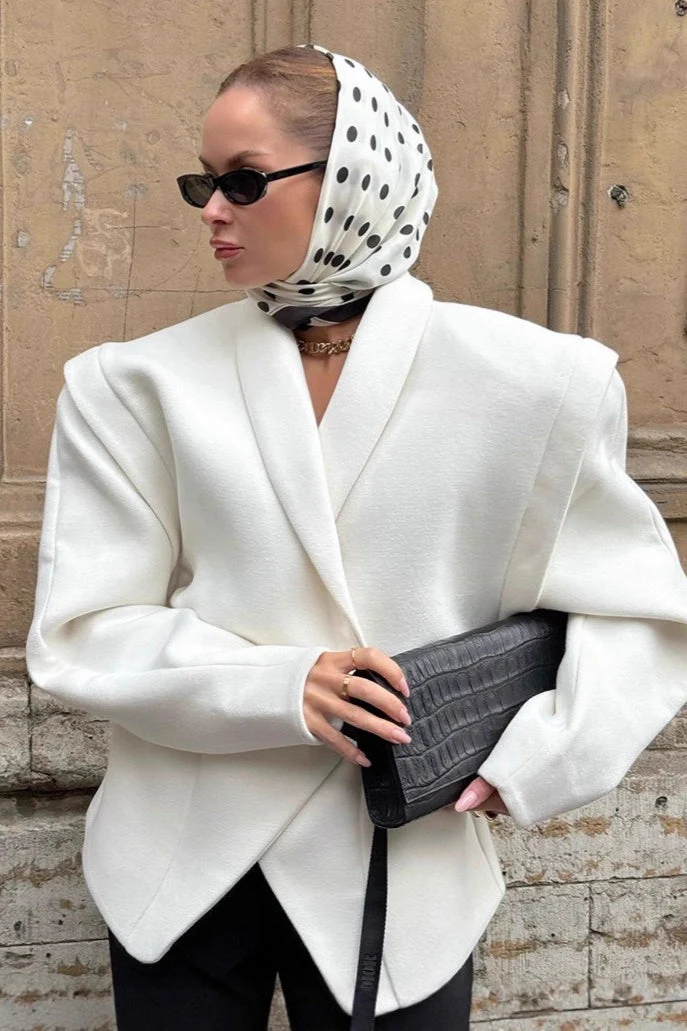 White Wool Thickened Belted Collared Mid-Coat - Image 5