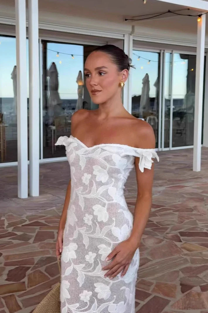 Elegant White Fishtail Maxi Dress - Image 2