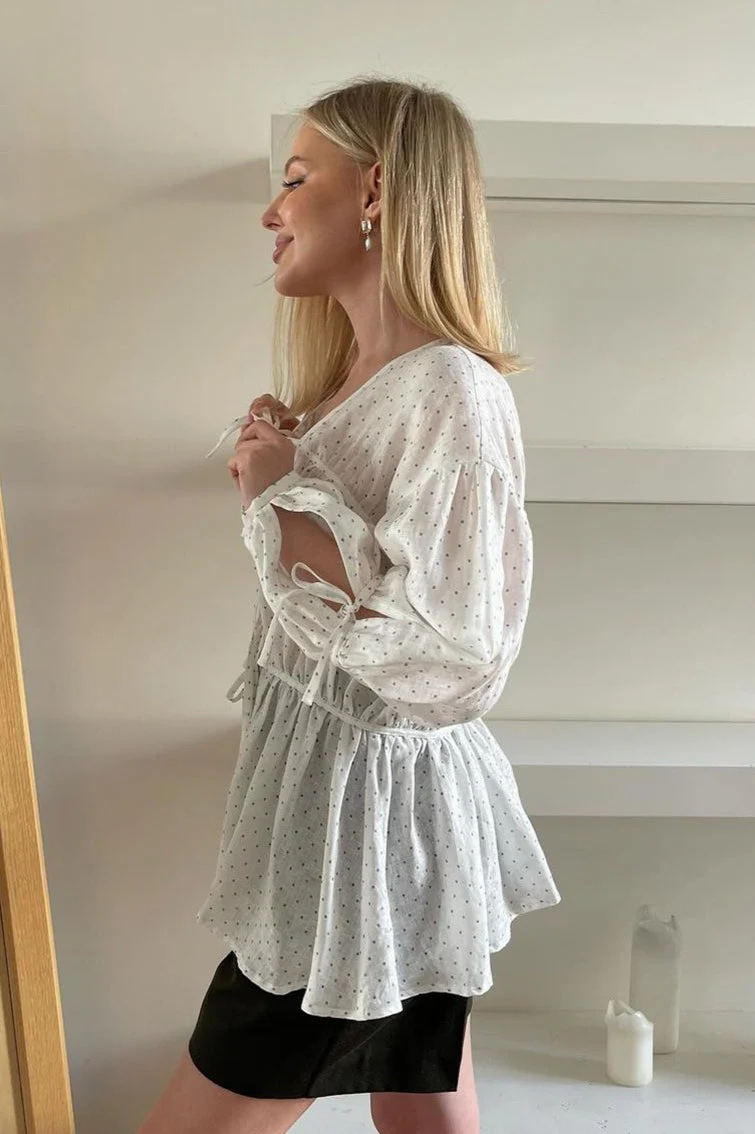 Loose Fit V-Neck Tie Long Sleeve Crop Top - Image 3