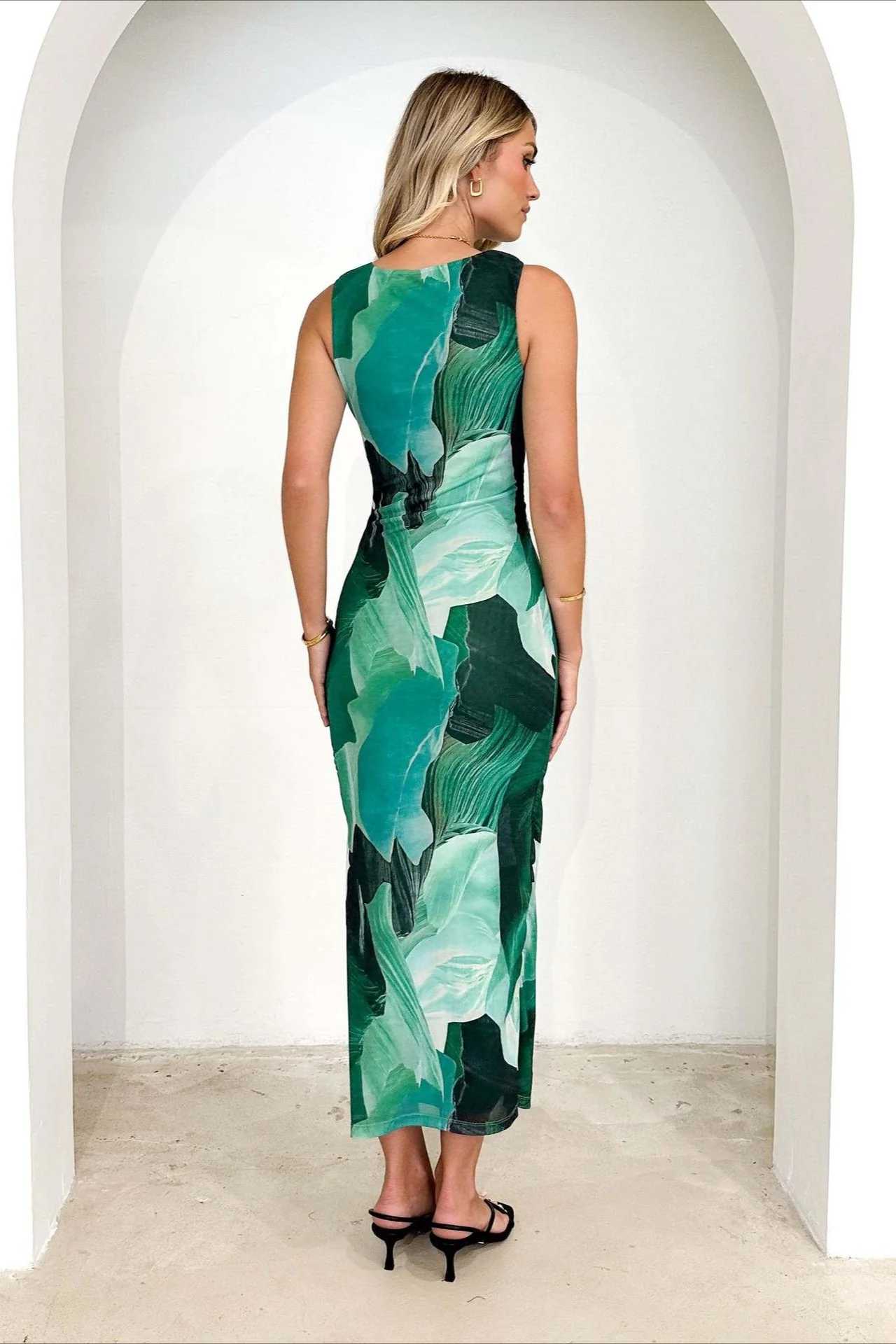 Elegant Floral Print Waist Slimming Maxi Dress - Image 3