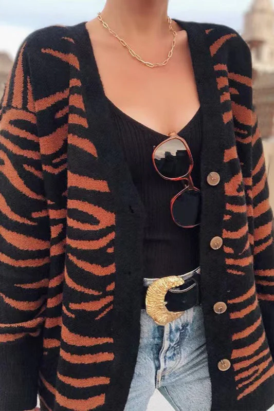 Casual Buttoned Zebra Knit Cardigan - Image 3