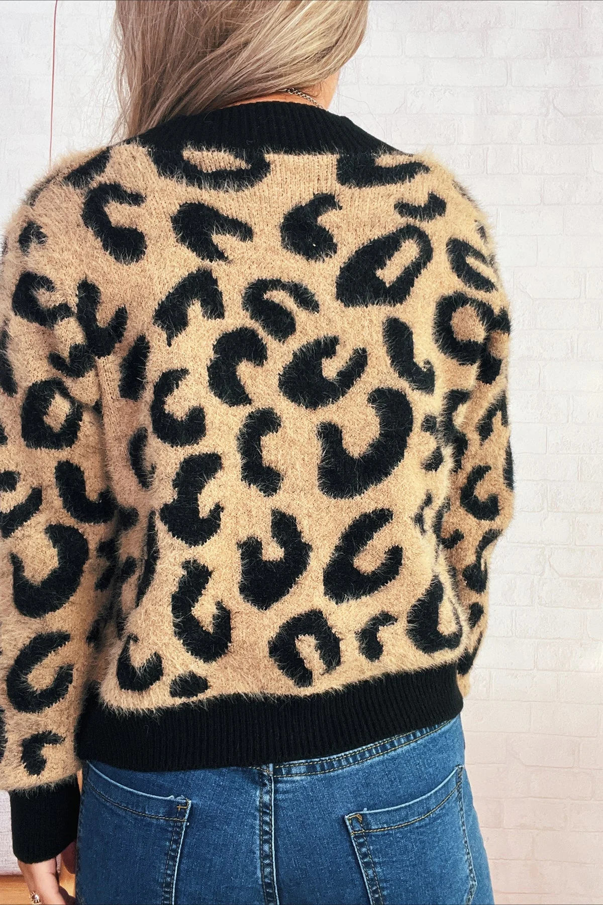 Cropped Animal Print Knit Cardigan - Image 4