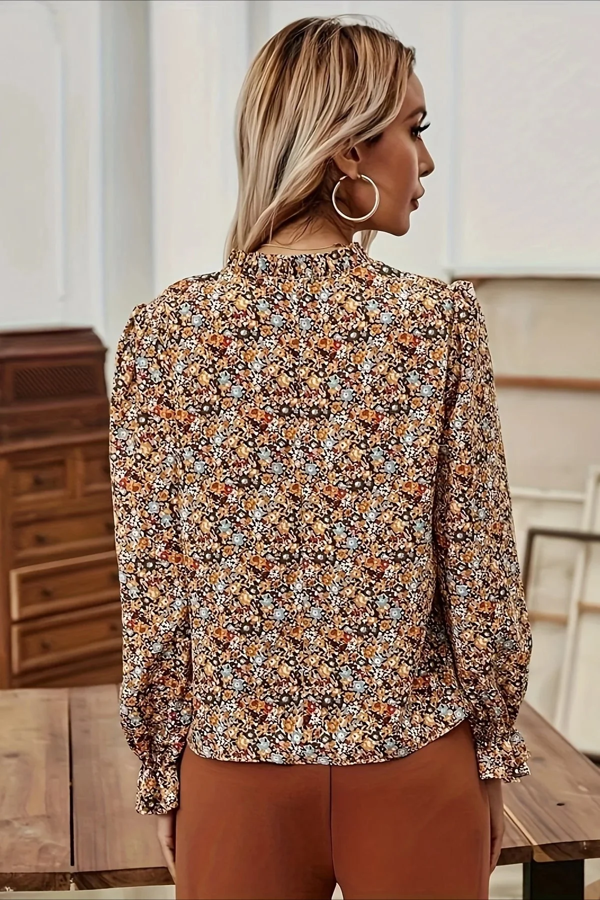 Sheer Floral V-Neck Casual Blouse - Image 3