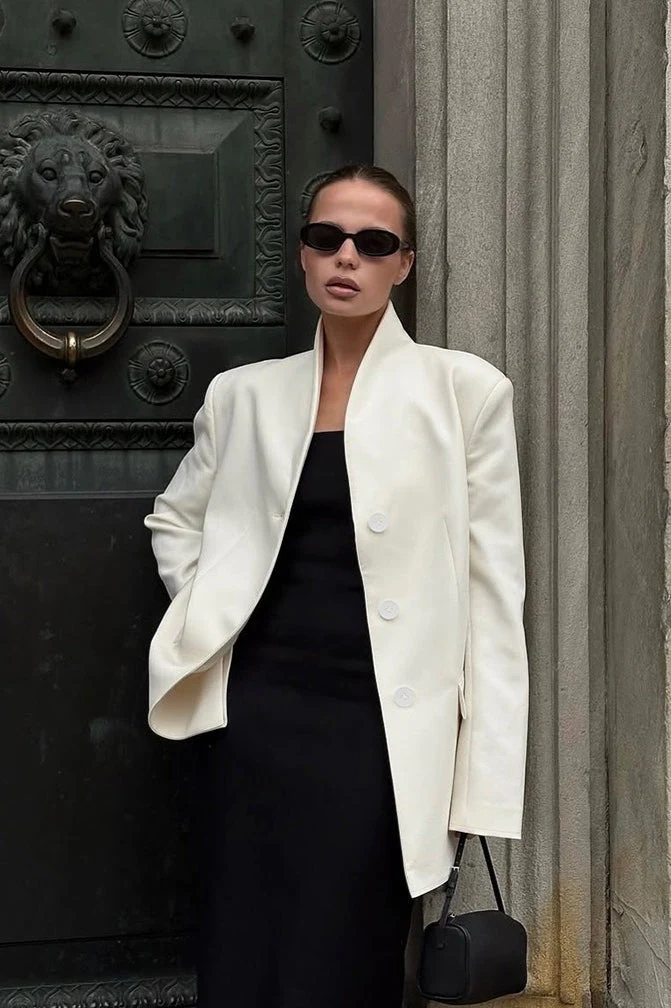 Minimalist V-neck Blazer Jacket - Image 4