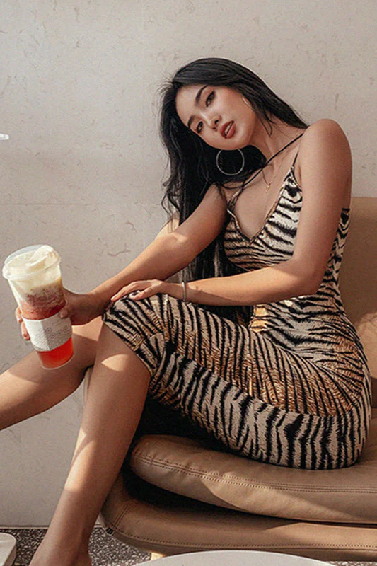 Sexy Animal Print V Neck Maxi Dress - Image 3