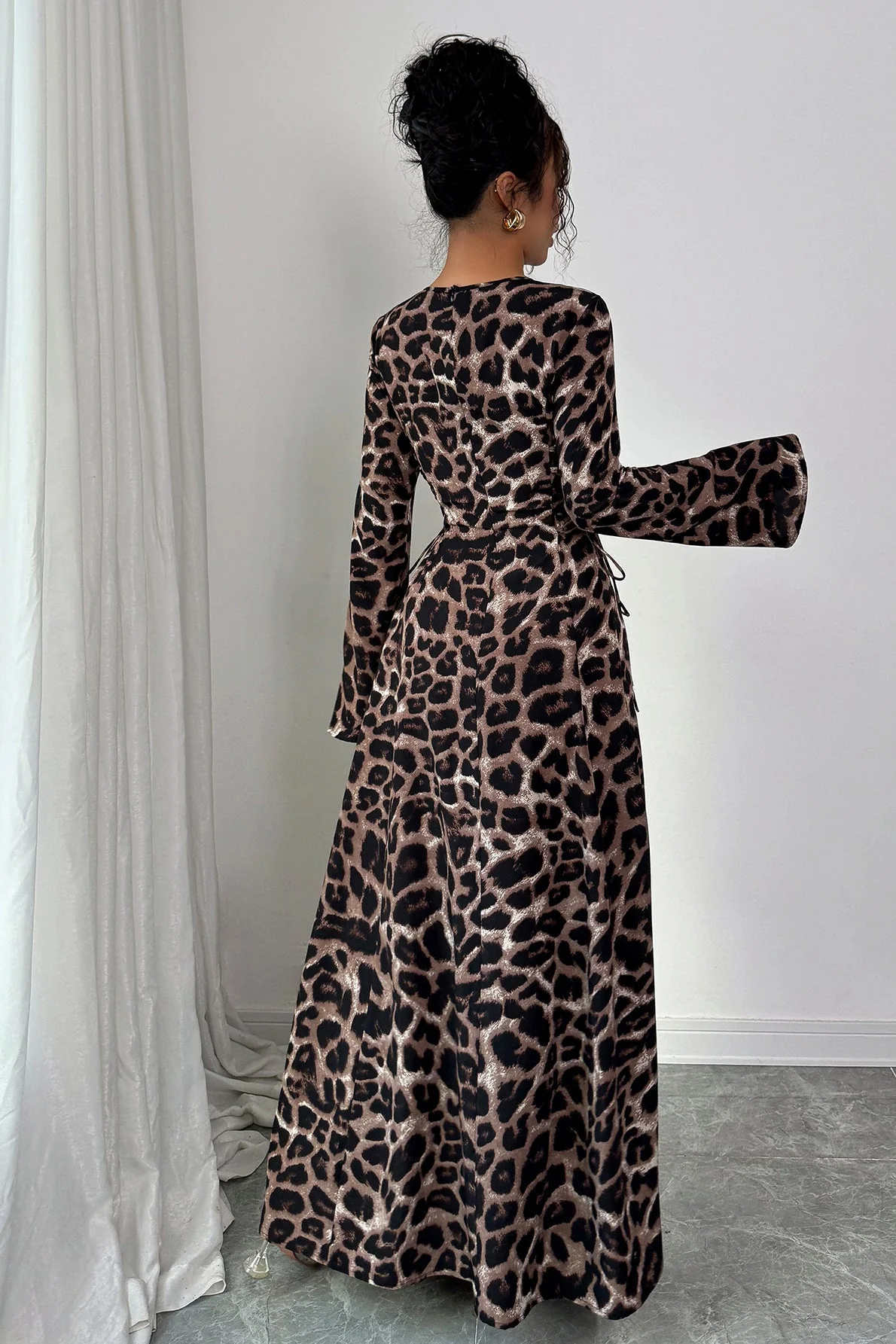 Chic Leopard Long Sleeve Maxi Dress - Image 4