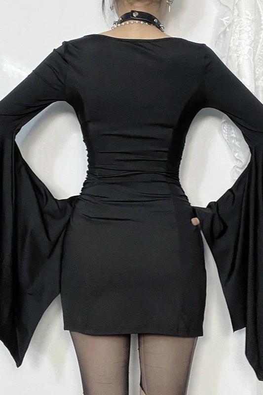 Fitted Batwing Sleeve Gothic Dress - Image 3