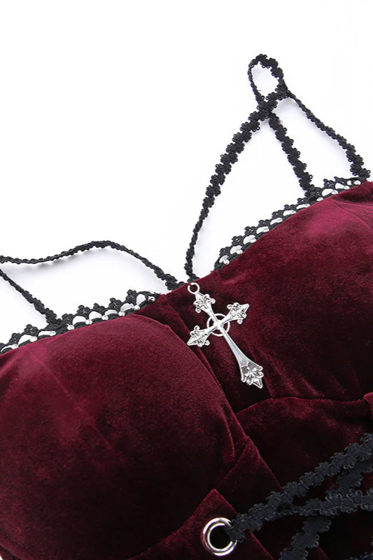 Fitted Train Gothic Dress - Image 4