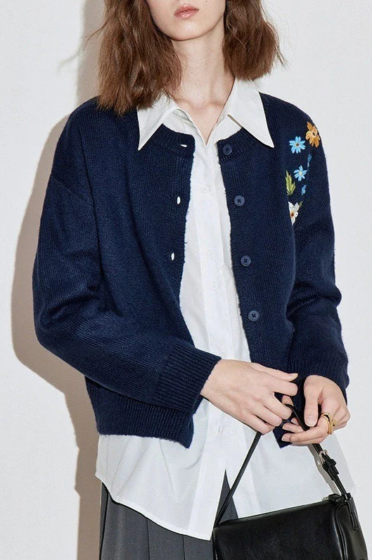 Vintage Floral Embroidered Knit Blouse - Image 3
