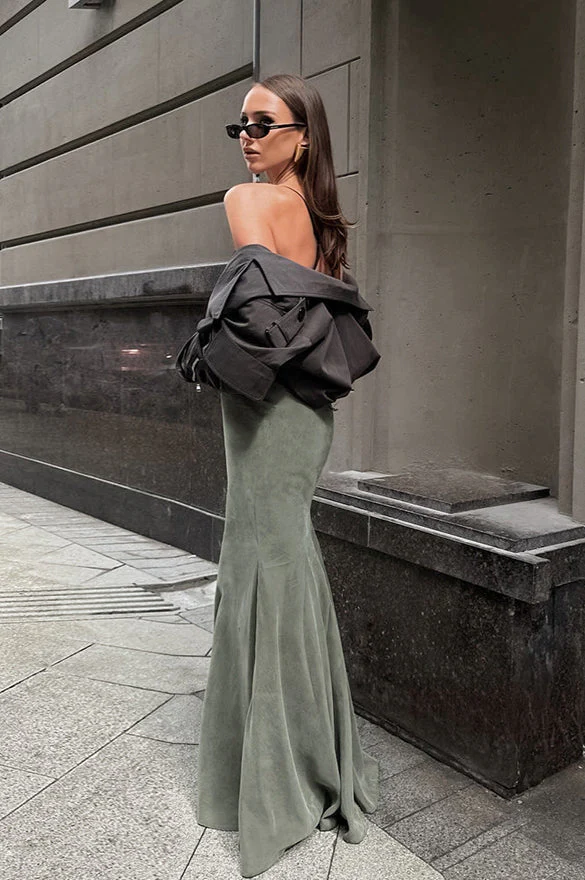 Green Velvet High-Waisted Fishtail Skirt - Image 4