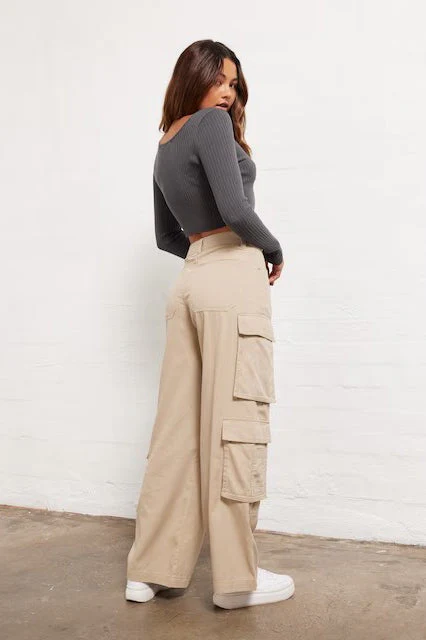 Vintage American High-Waisted Straight Leg Cargo Pant - Image 4
