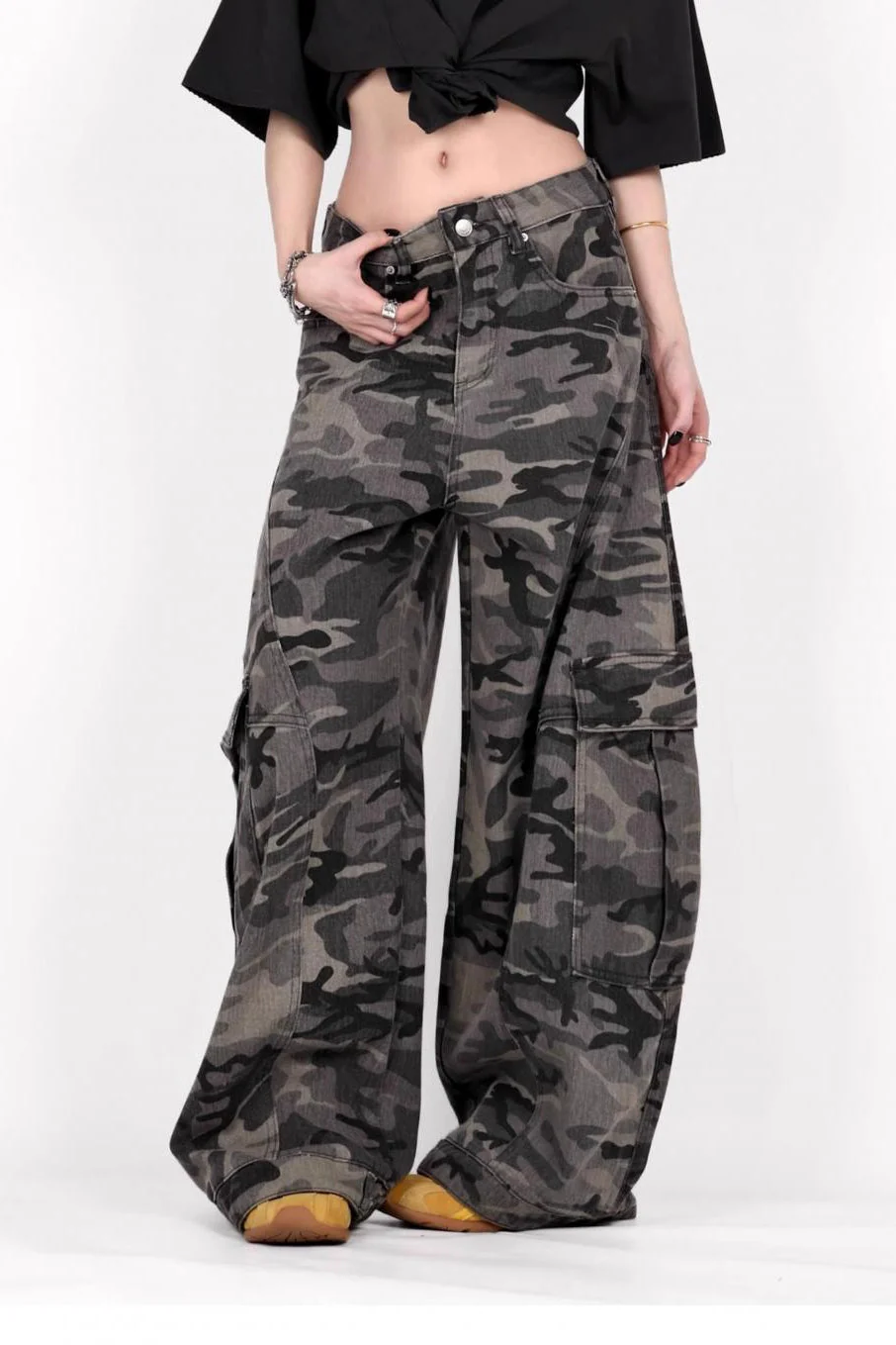 Vintage Camo Wide-Leg Cargo Pant - Image 2