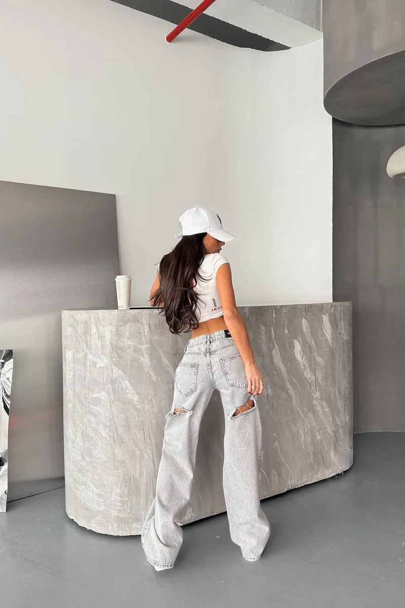 High Waist Vintage Ripped Jean - Image 4