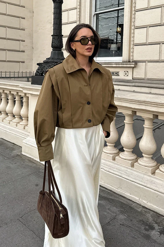 Chic Pleated Detail Short Coat - Image 5