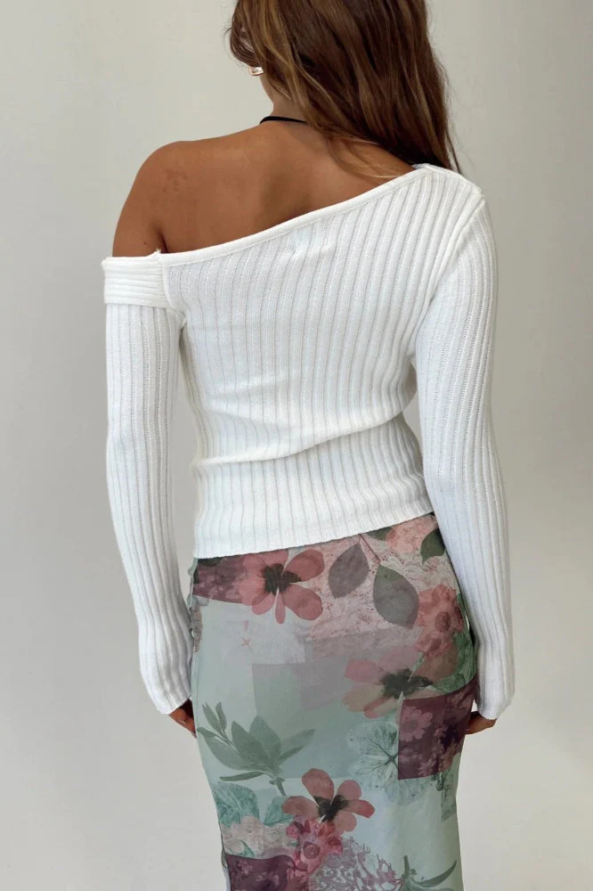 Fitted Off-Shoulder Ribbed Knit Sweater - Image 4