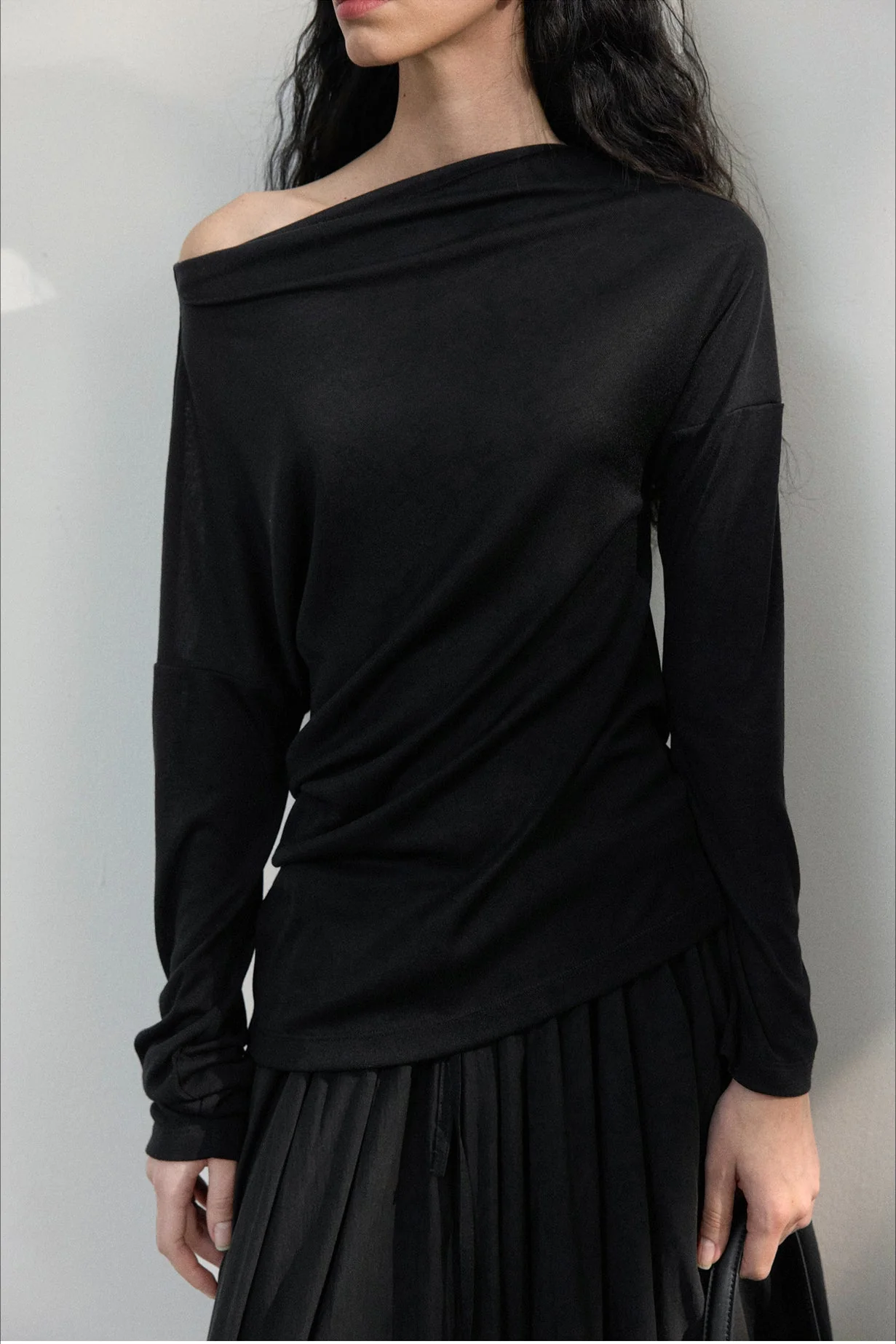Asymmetrical One-Shoulder Fitted Knit Sweater - Image 2