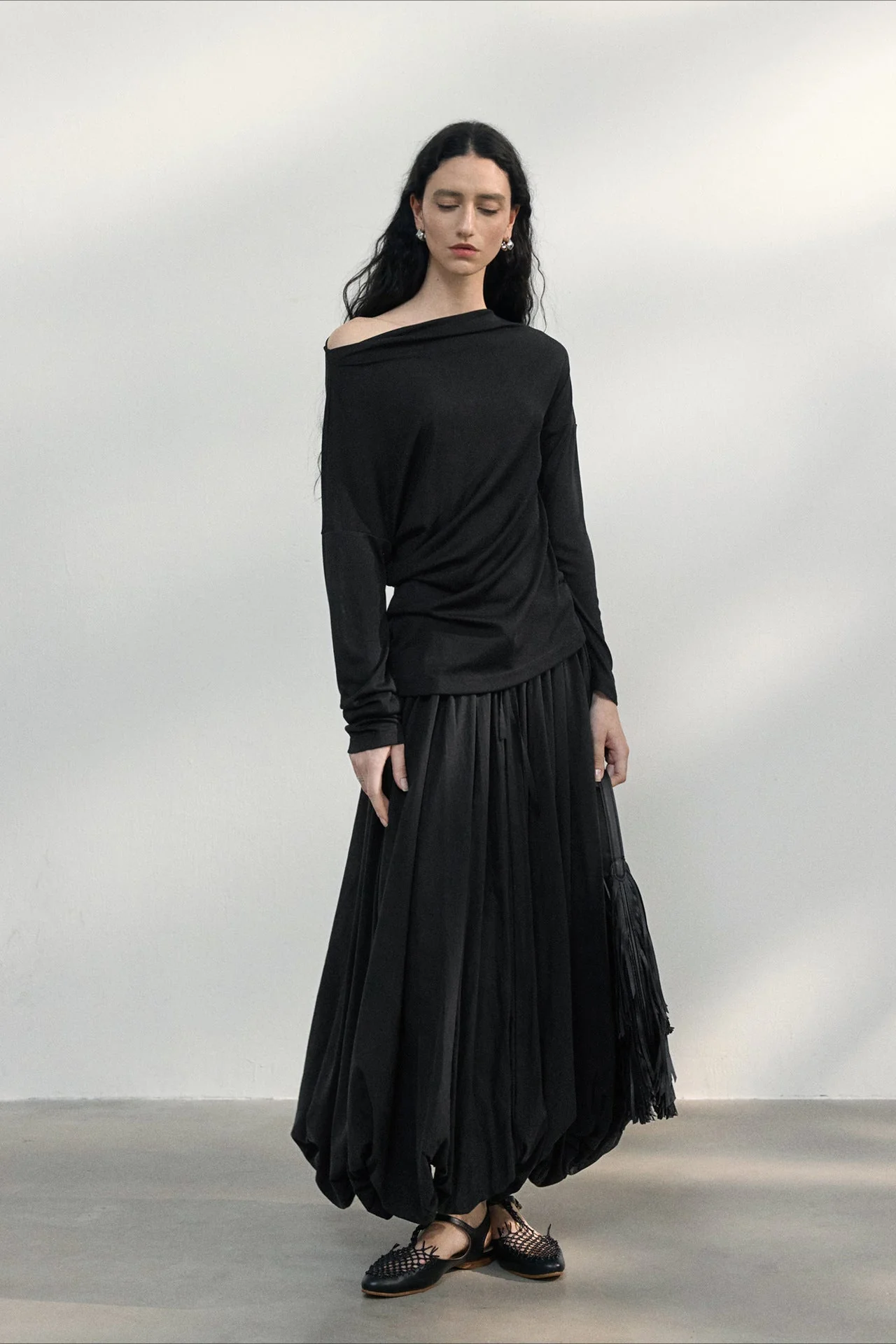 Asymmetrical One-Shoulder Fitted Knit Sweater - Image 3