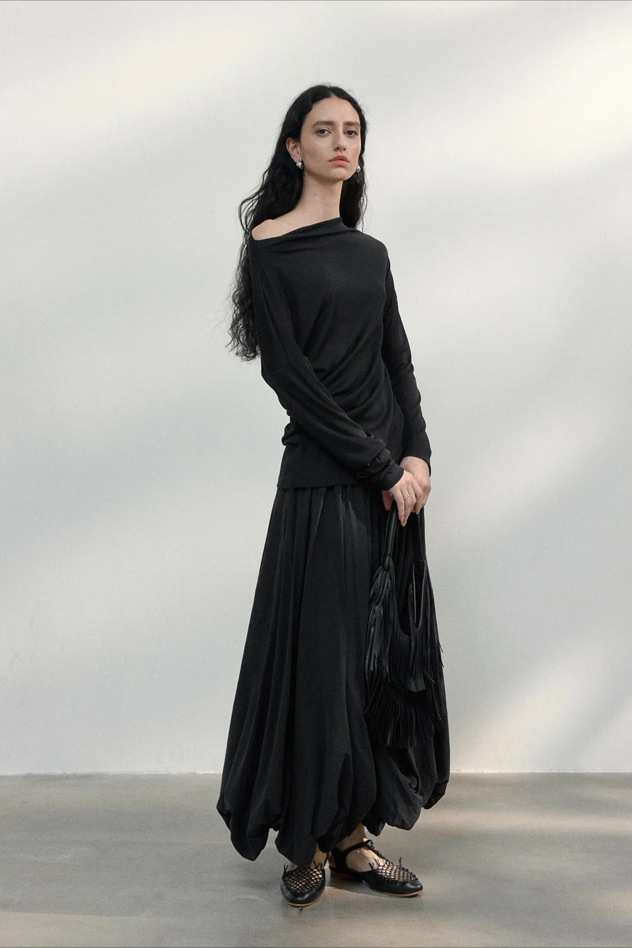 Asymmetrical One-Shoulder Fitted Knit Sweater - Image 4