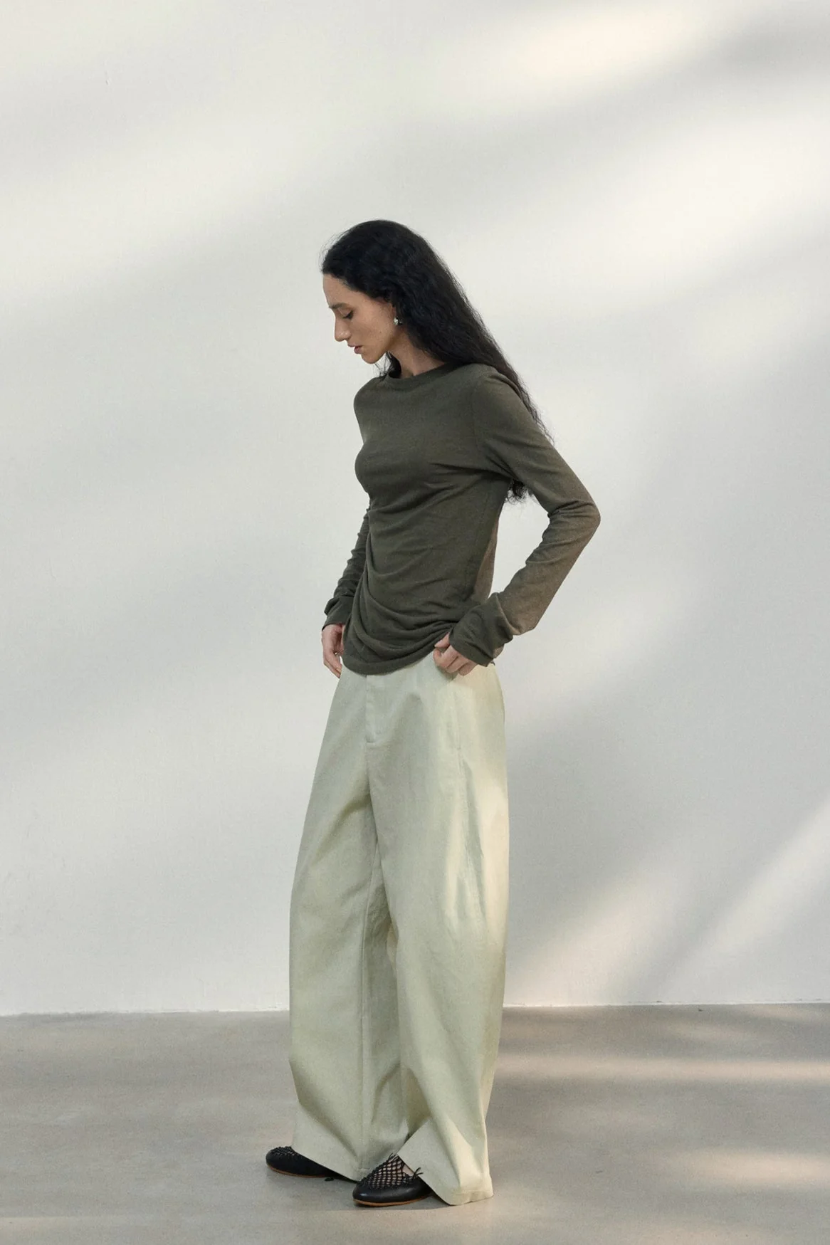 Fitted Textured Pleated Cotton Linen Knit Sweater - Image 3