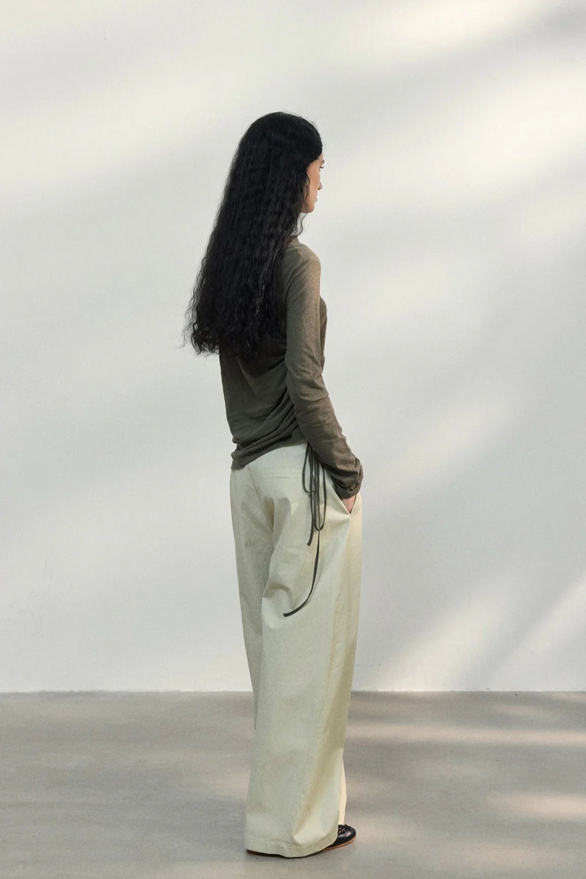 Fitted Textured Pleated Cotton Linen Knit Sweater - Image 5