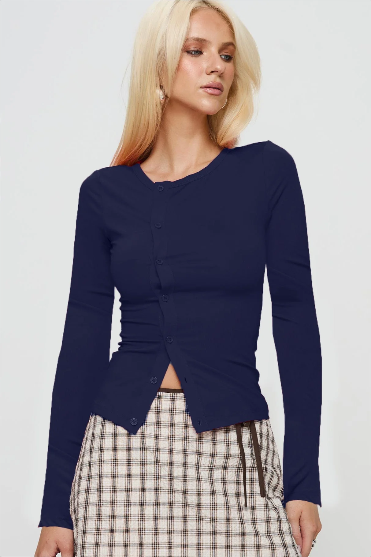 Buttoned Fitted Crew Neck Knit Sweater - Image 12
