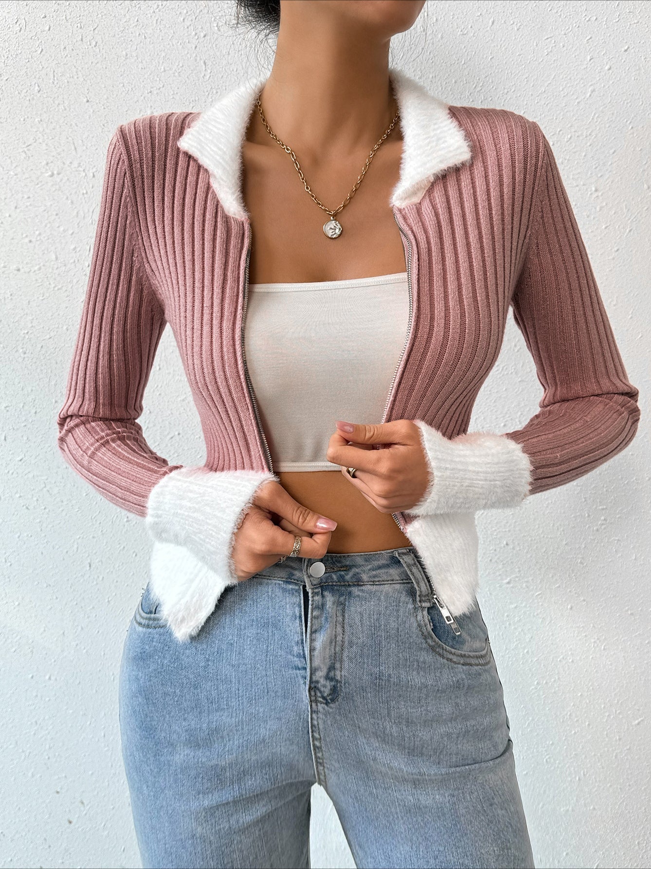 Zip-Front Fitted Knit Cardigan - Image 3