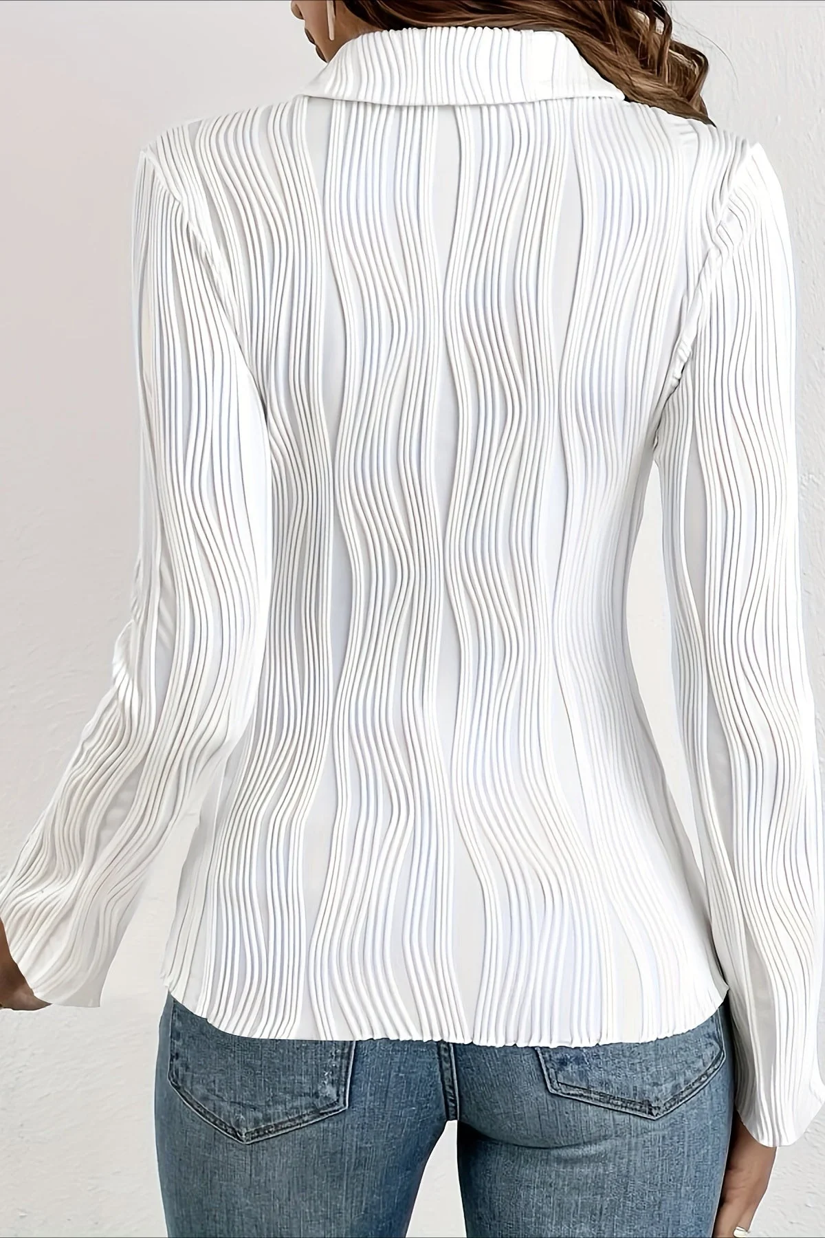 Solid Color Fitted Textured Blouse - Image 3