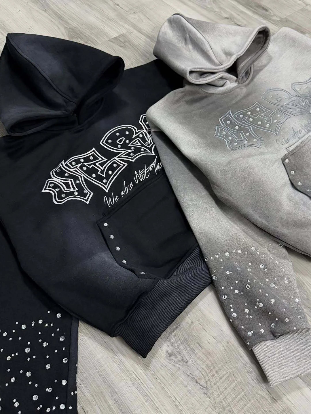 Casual Graphic Print Hoodie - Image 3