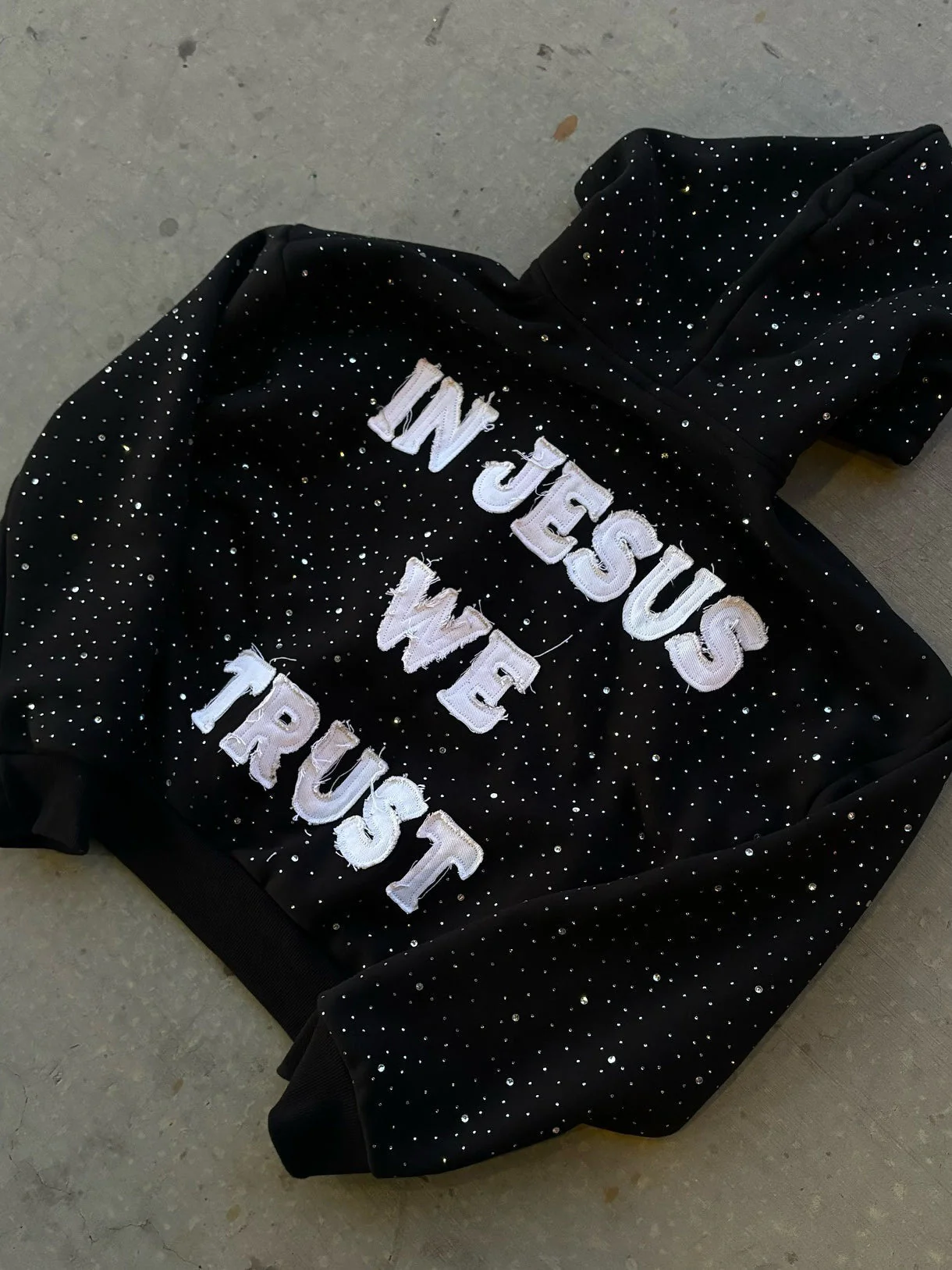 Comfortable Graphic Zip Up Hoodie - Image 4