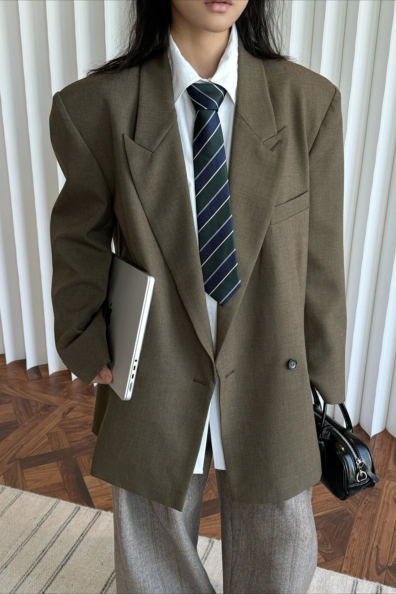 Structured Wide Shoulder Blazer - Image 6