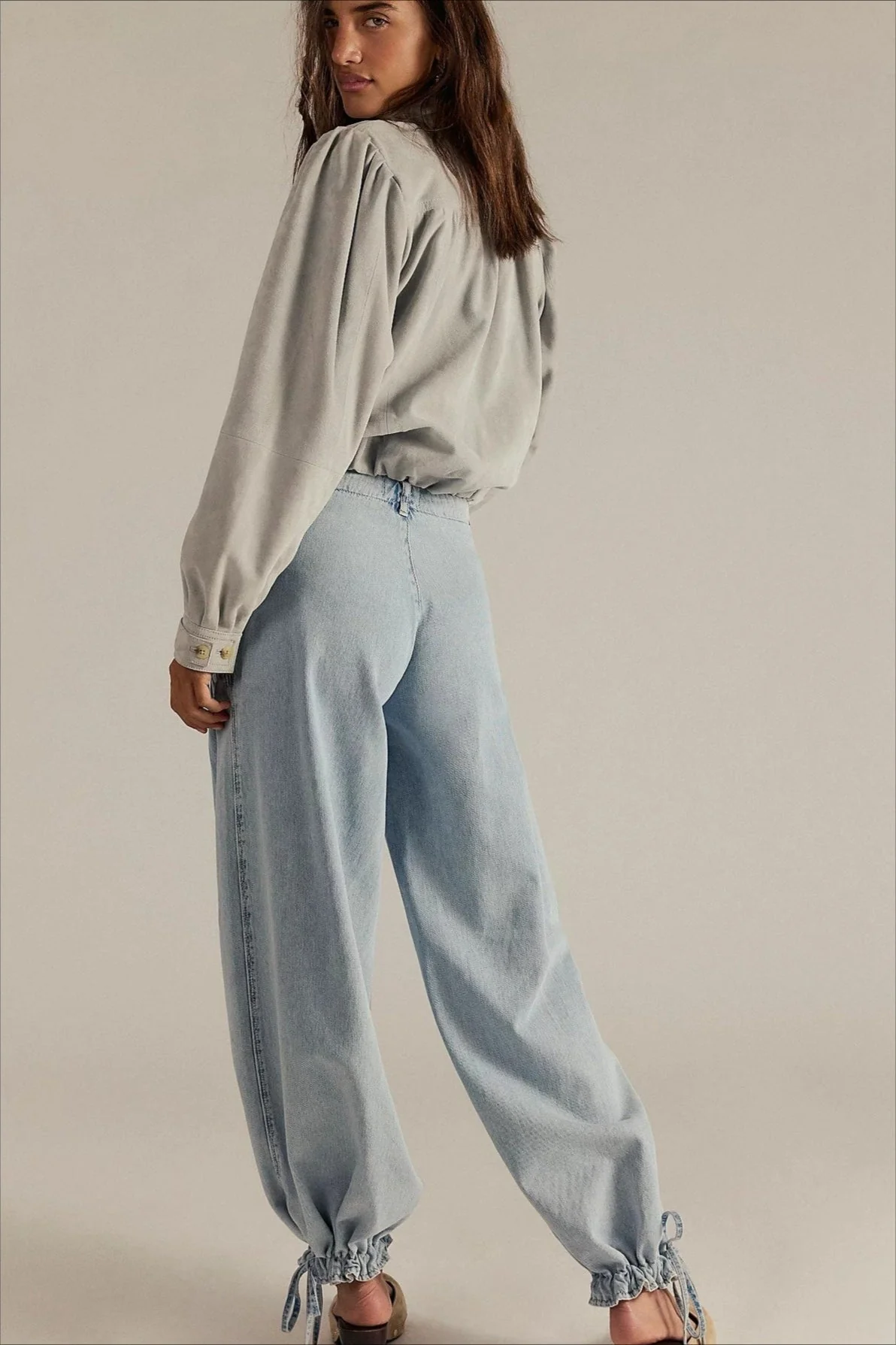 Ruched Mid Rise Wide Leg Jeans - Image 15