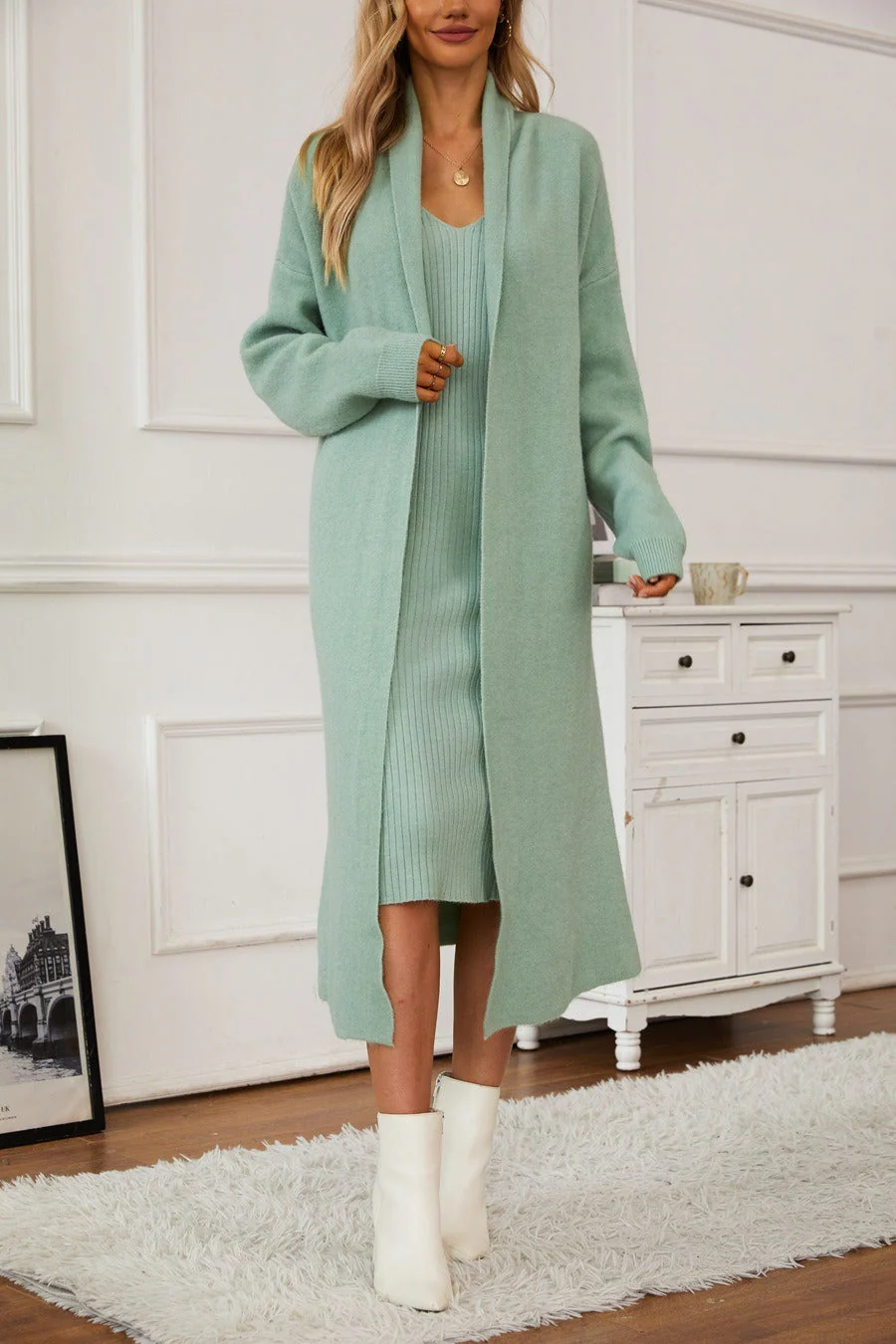 Minimalist Knit Two Piece Skirt Set - Image 4
