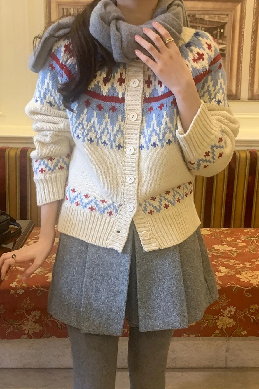 Thick Fair Isle Jacquard Cardigan Sweater - Image 4