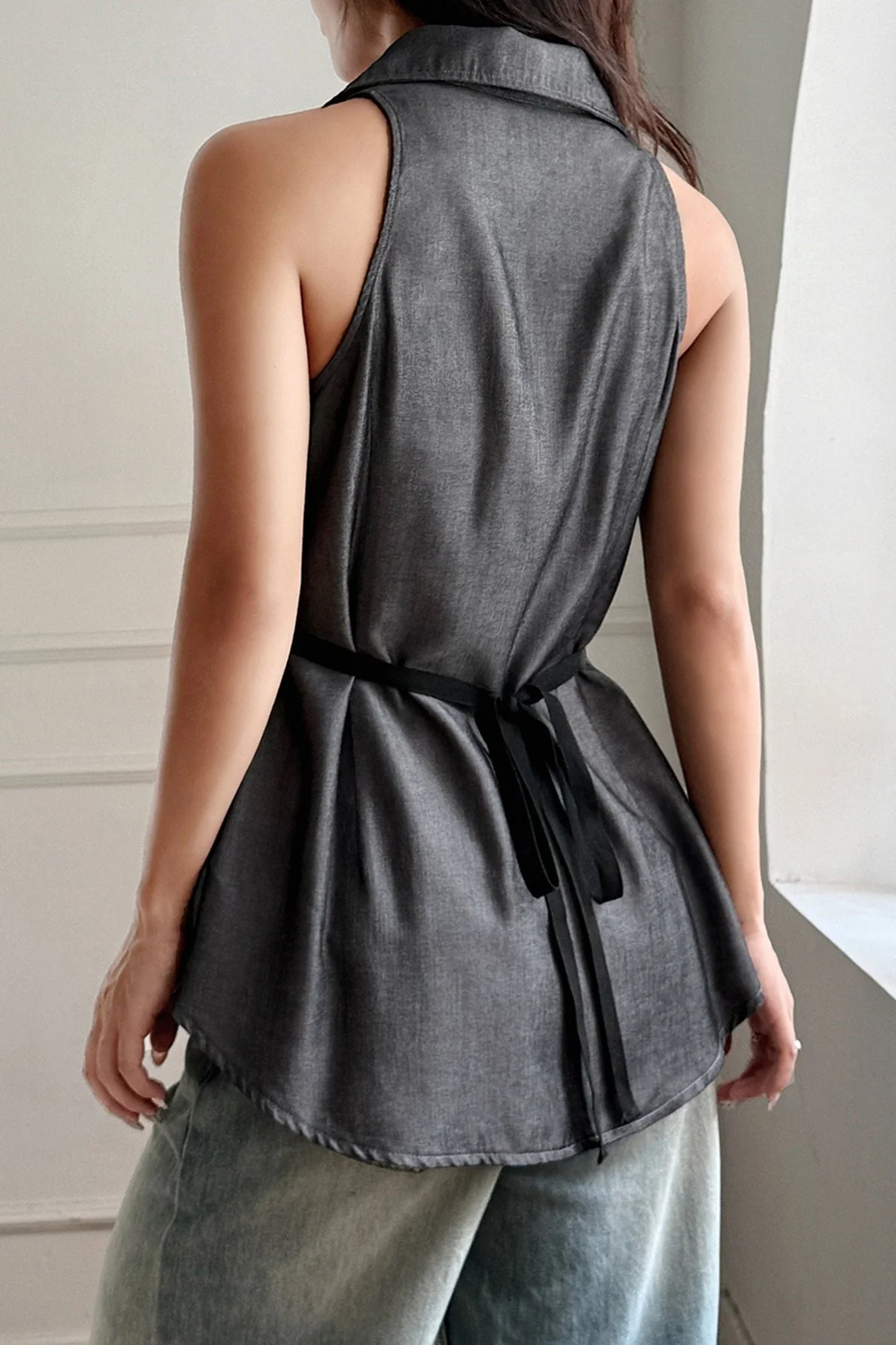 Sleeveless Button Front Blouse - Image 3