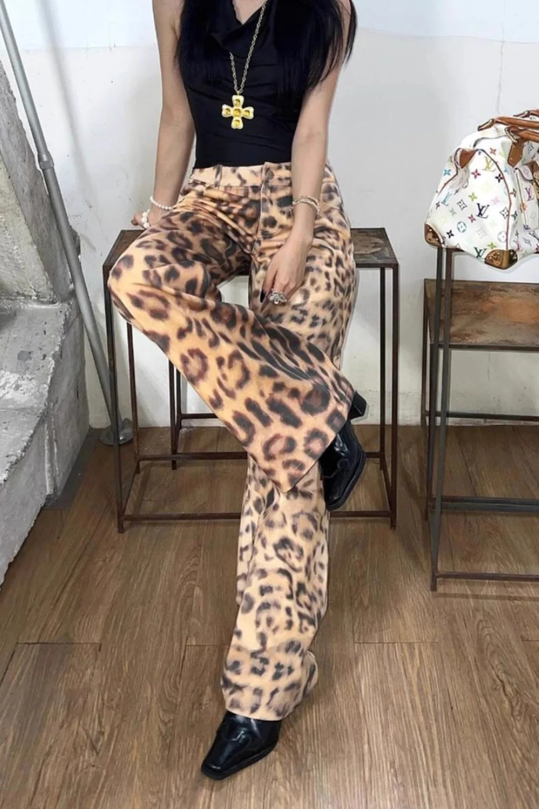 Leopard Print Low Rise Wide Leg Jeans - Image 4